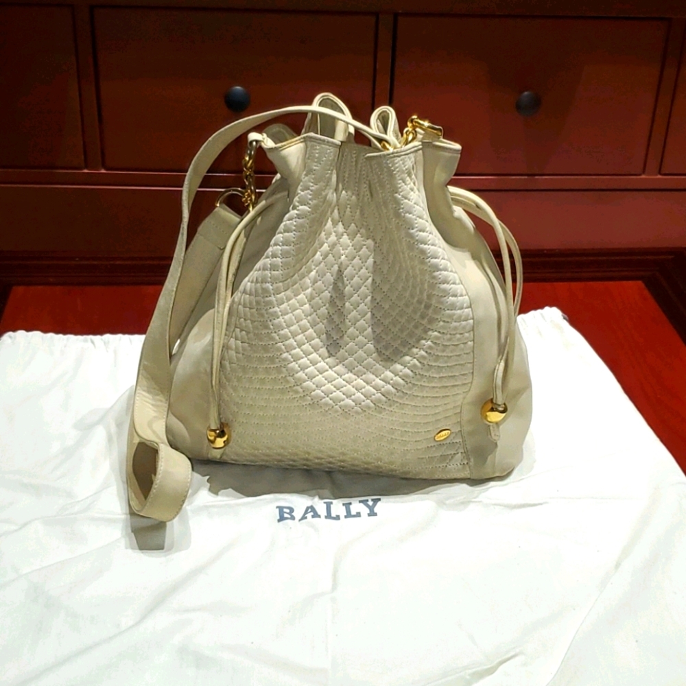 BALLY Lamb quilted leather Crossbody
